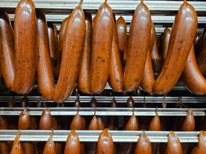 Erstmals produziert die Minnig Metzgerei vegane Schueblige Erstmals produziert die Minnig Metzgerei vegane Schueblige