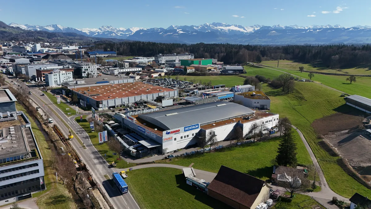Das Industriegebiet Wässeri ist in den vergangenen Jahren stark gewachsen. Einen Bahnanschluss gibt es aber nicht. (Archiv)