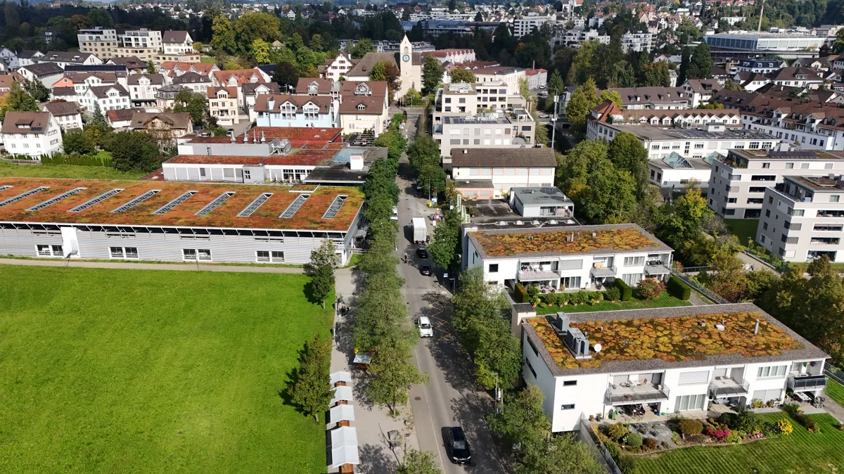 10410123-17 Hier soll die Überbauung im Zentrum entstehen: mit Wohnungen, Arbeitsplätzen und Einkaufsmöglichkeiten.