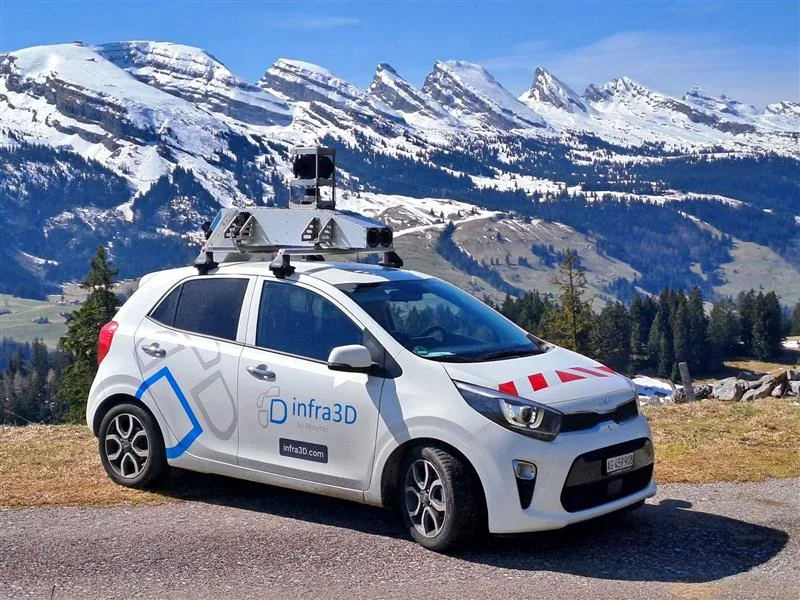 31076975-1 Rüti setzt ein spezielles Fahrzeug ein, um die Strassenzustände und die Umgebung zu erfassen.