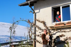 Eigentlich gekommen, um zu bleiben: Ursula Trösch (l.), Elsbeth Cartier und Hund Buddy. Eigentlich gekommen, um zu bleiben: Ursula Trösch (l.), Elsbeth Cartier und Hund Buddy.
