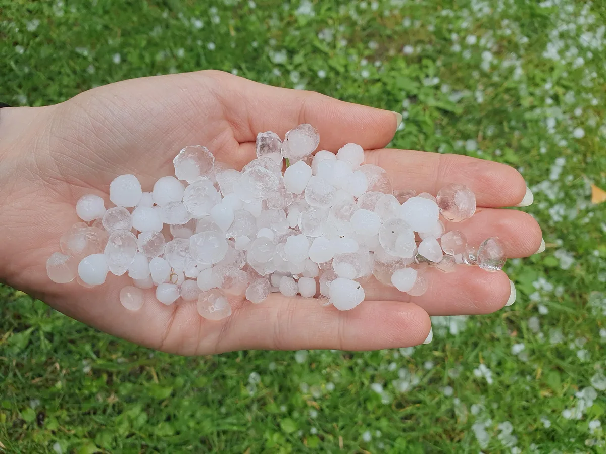 Im Oberland tobte kurzzeitig wieder ein Unwetter. Dieses Mal mit Hagel. Hier eine Aufnahme aus Wetzikon. Im Oberland tobte kurzzeitig wieder ein Unwetter. Dieses Mal mit Hagel. Hier eine Aufnahme aus Wetzikon.