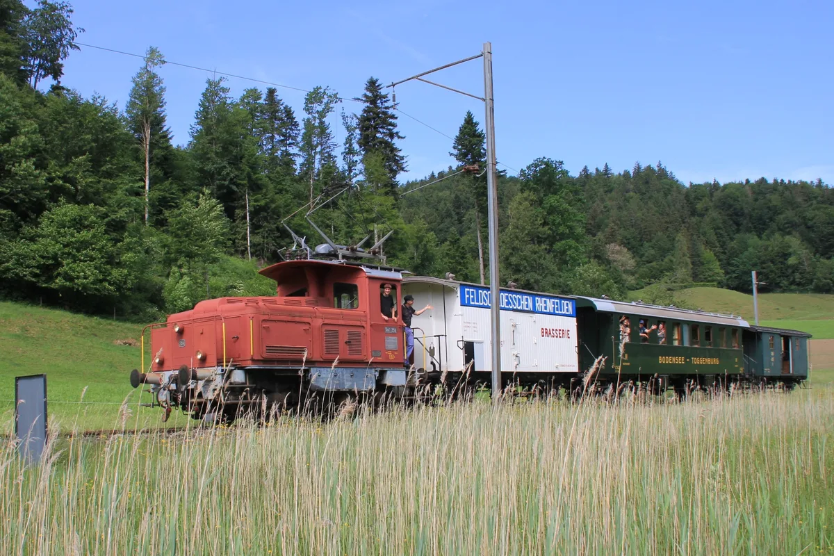 Der Baumwoll-Express ist der offizielle Zubringer zum Museum Neuthal für Textil- und Industriekultur.