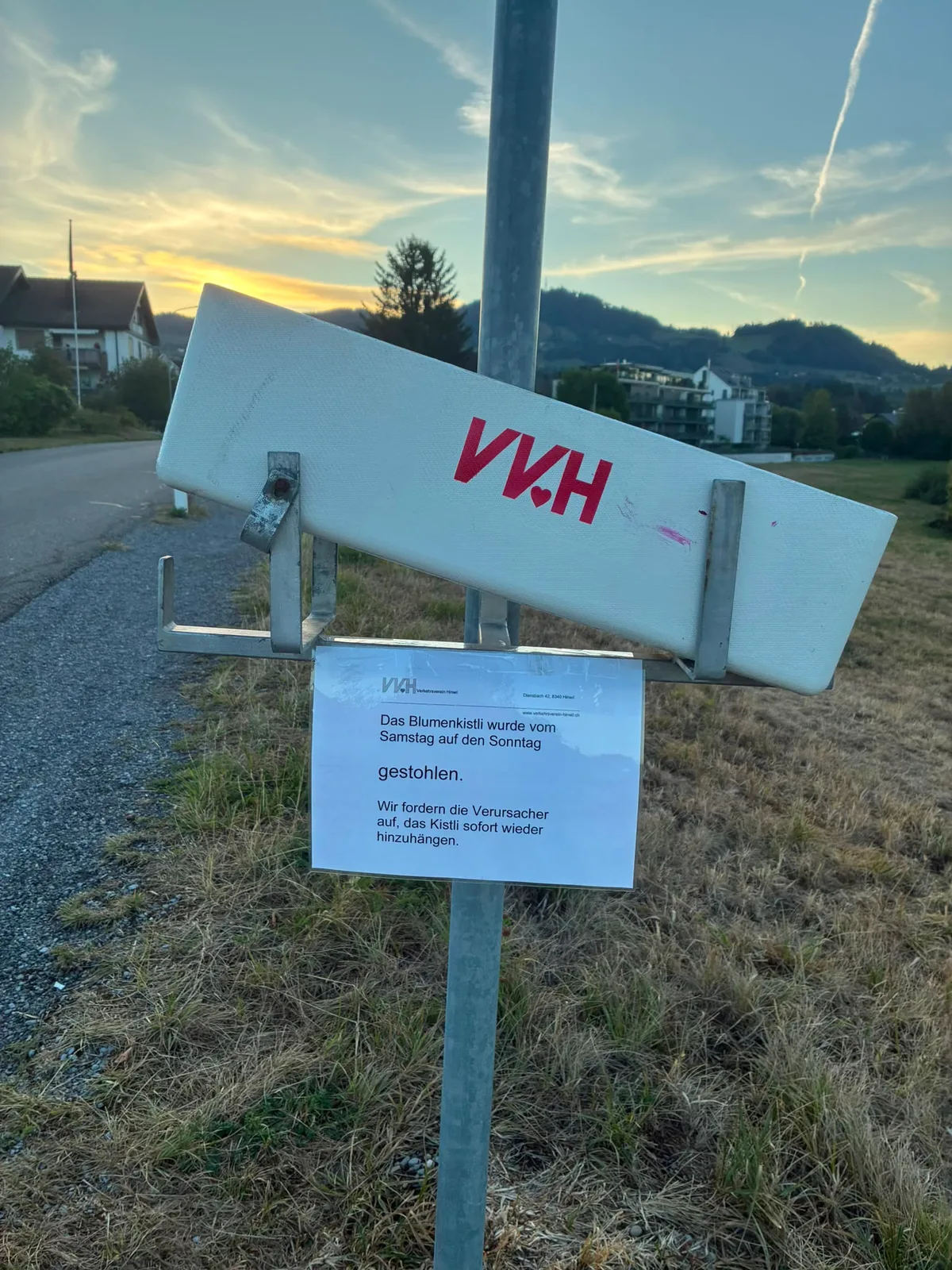 Die unbekannte Täterschaft brachte zwar das Kistli auf die Aufforderung des VVH zurück – allerdings leer. Die unbekannte Täterschaft brachte zwar das Kistli auf die Aufforderung des VVH zurück – allerdings leer.