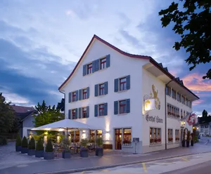 Der Gasthof Löwen in Bubikon. Der Gasthof Löwen in Bubikon.