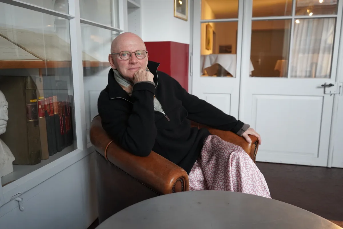 Rolf Knie tritt erneut als Charleys Tante auf. Mit Maja Brunner.