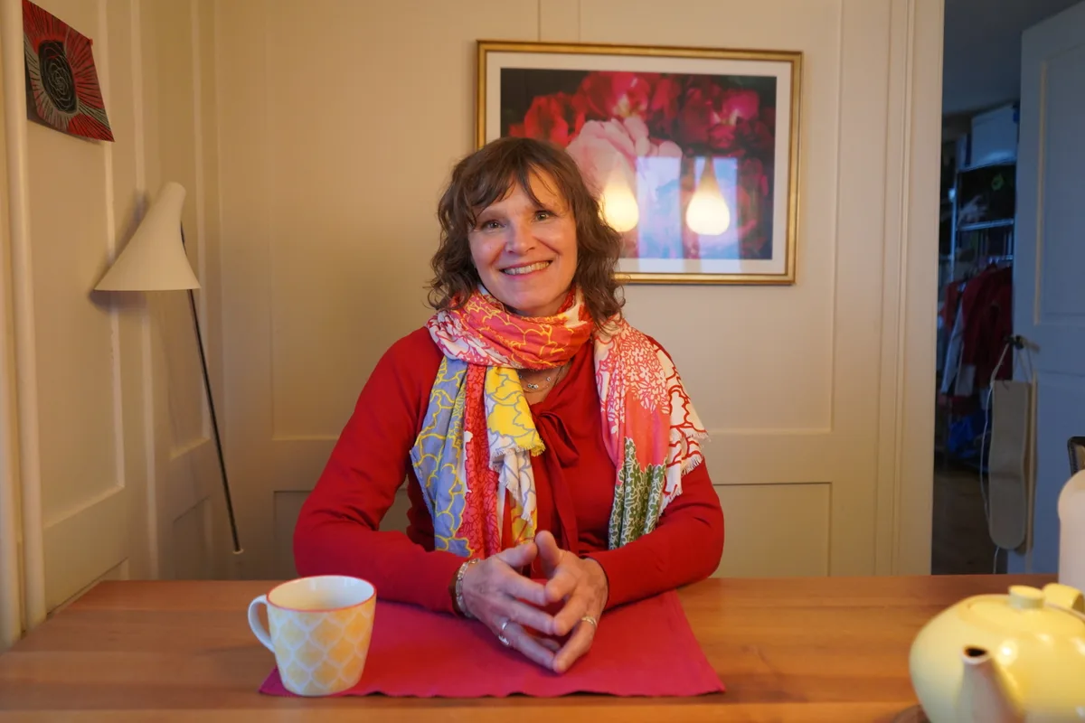 Daniela Schwegler zieht es oft in den Garten hinaus. Doch am Tag des Besuchsregnet es in Strömen.