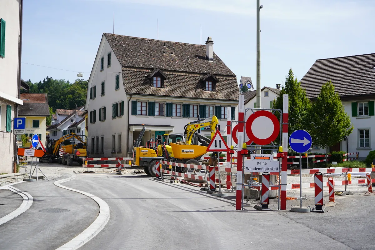Das Hinwiler Zentrum ist aktuell eine grosse Baustelle.