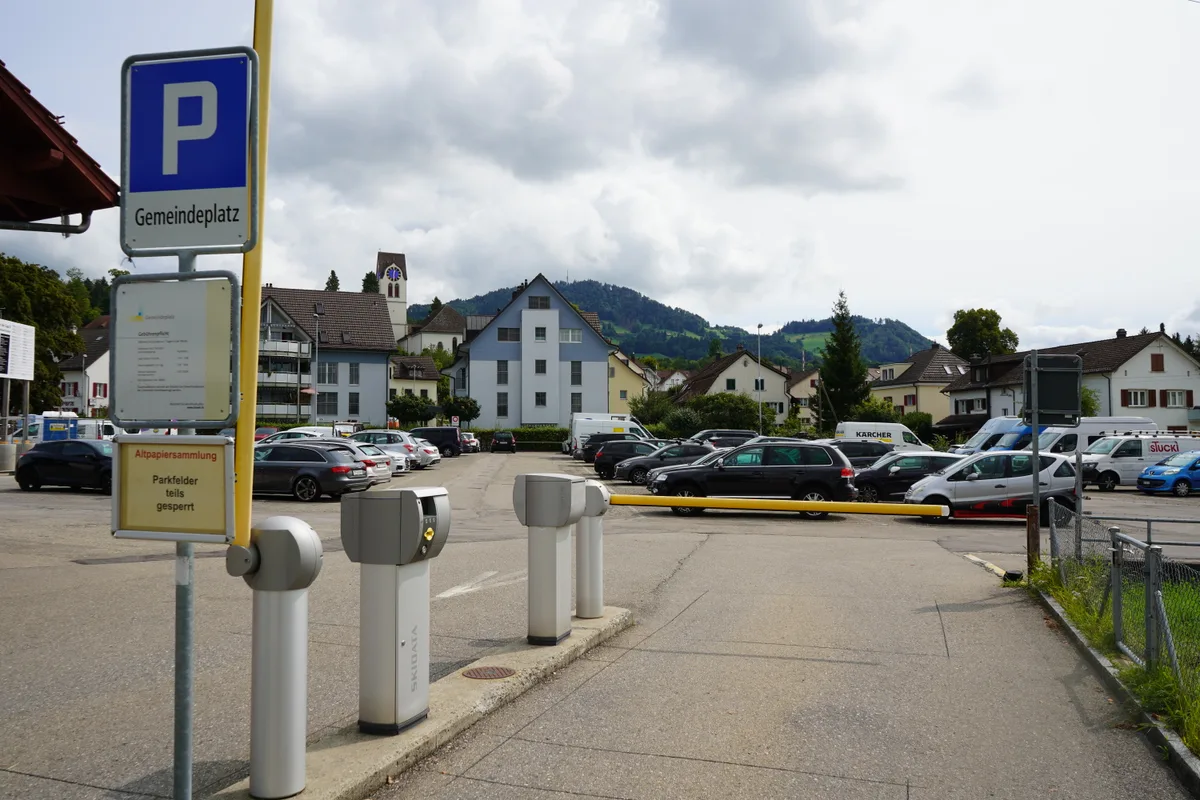 Die Gemeinde Hinwil will den Gemeindeplatz neugestalten.