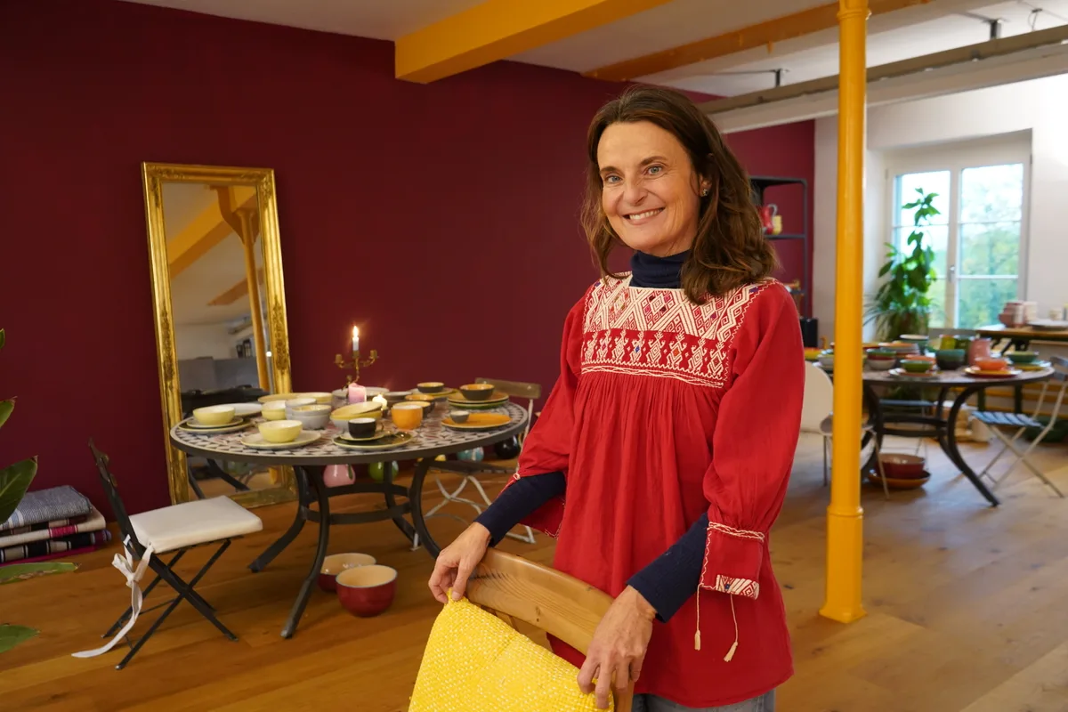 Nicolette Huhn schneidet Haare auf ganzheitliche Art.