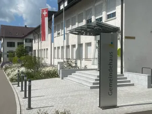 Eingangsbereich des Gemeindehauses von Hinwil. Eingangsbereich des Gemeindehauses von Hinwil.