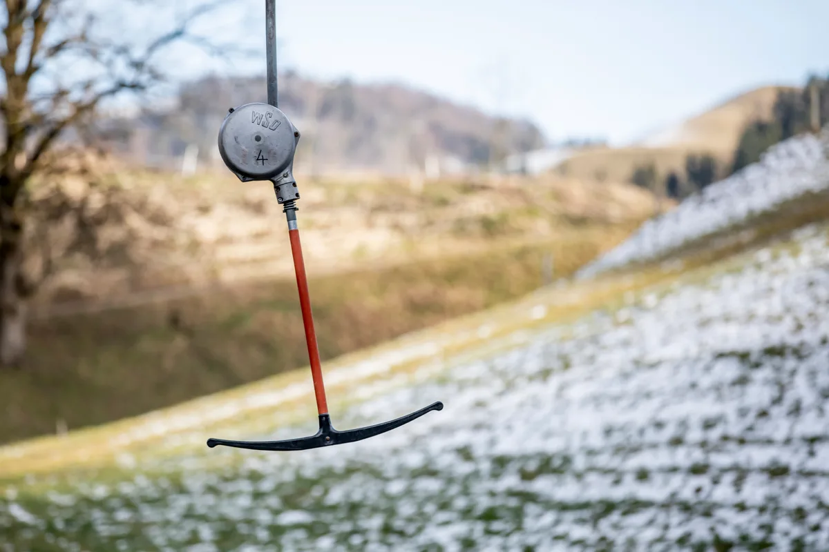11282985-2 Schneemangel beim Skilift Steg