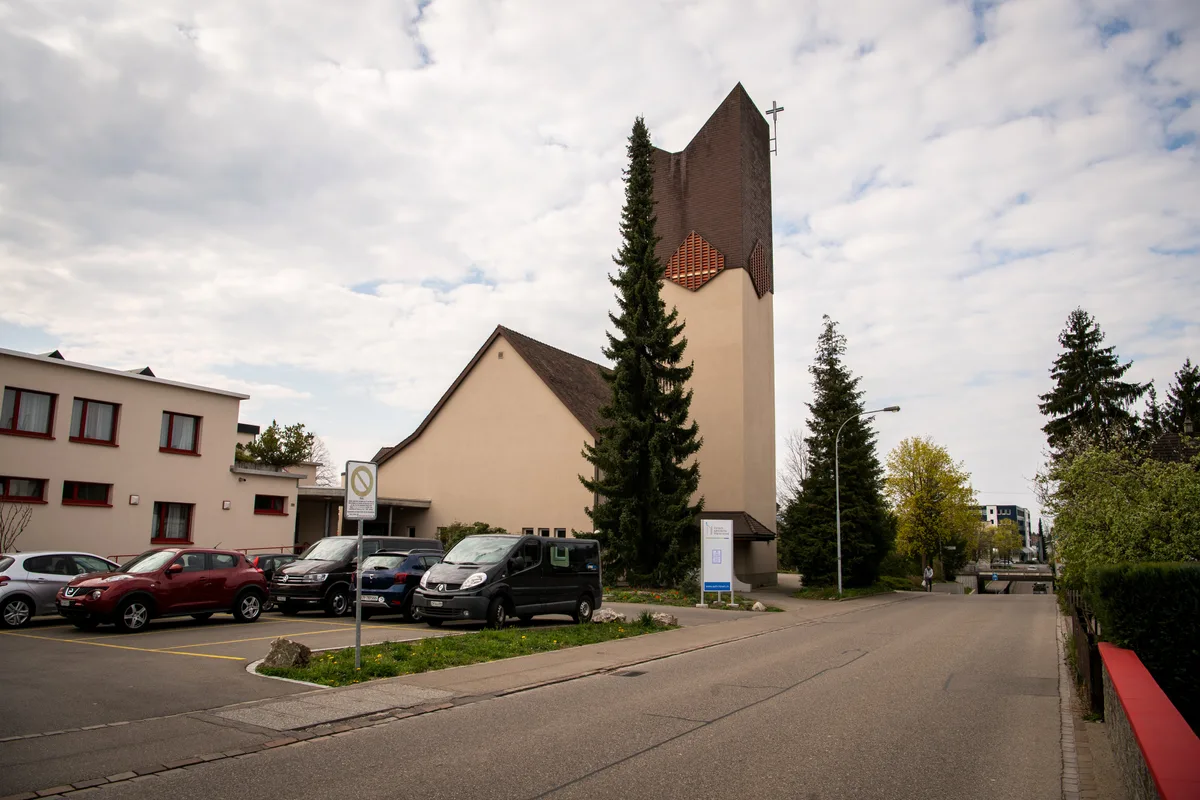 13423005-1 9.4.2020
Die Organisten Martin Hobi (kath. Kirche, hellblauer Kragen) und Nicola Cittadin (ref. Kirche) üben für das Osterkonzert am Sonntag. Bilder 1-13: katholische Kirche. Bilder 14-26: reformierte Kirche.