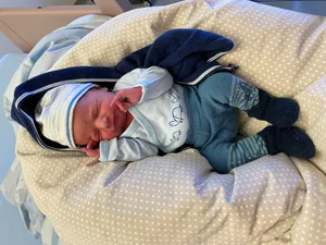 22936373-1 Das ist das Neujahrsbaby im Zürcher Oberland: Um 0.44 Uhr erblickte Leo Gianin Sgier im GZO Spital Wetzikon das Licht der Welt.