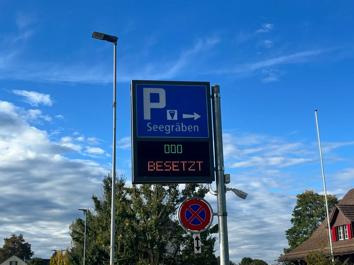 24541825-3 Verkehr in Seegräben.