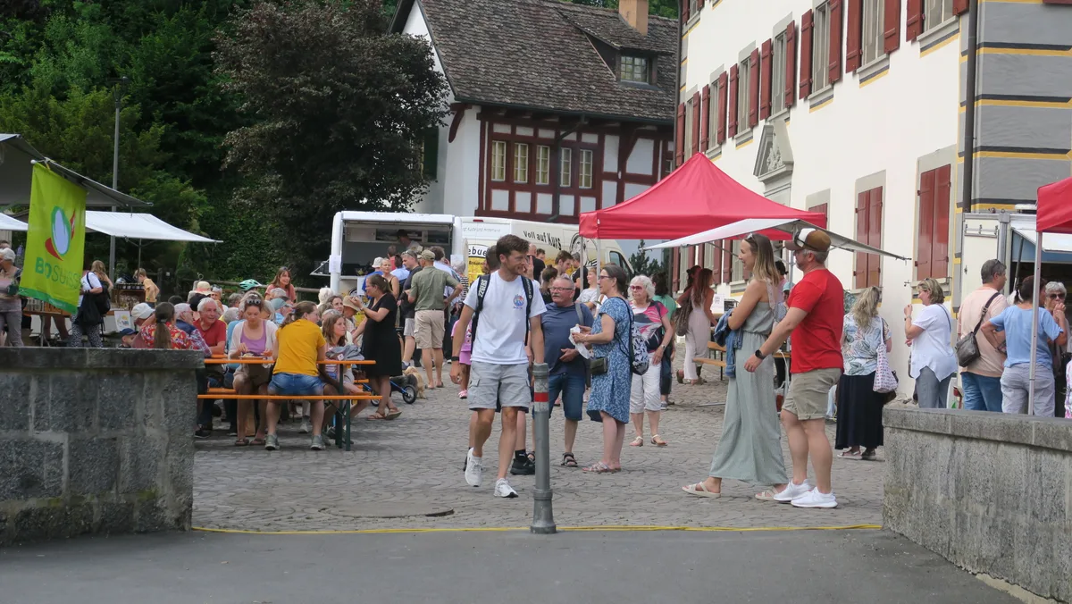 Der Wochenmarkt in Rüti wurde zum Firabigmärt. Die erste Durchführung kam gut an.