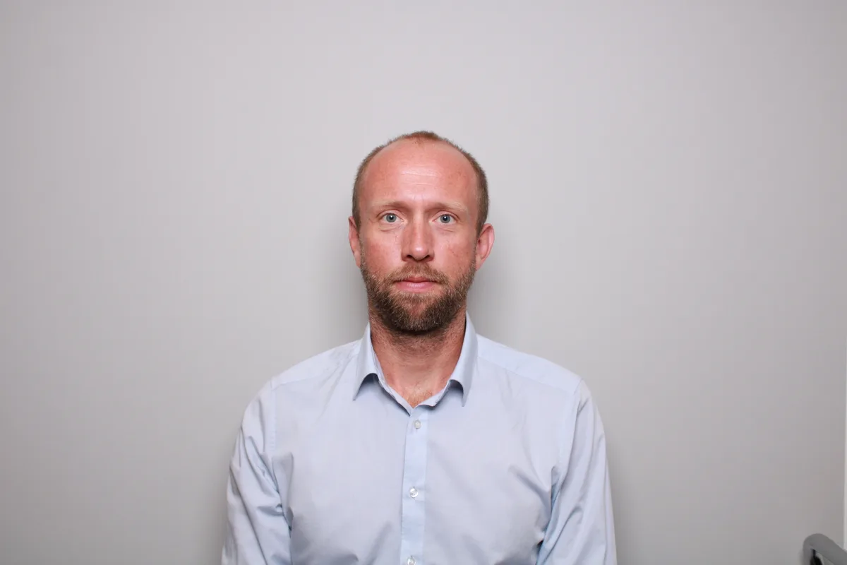 Michael Zollinger ist Journalist und Dokumentarfilmer.