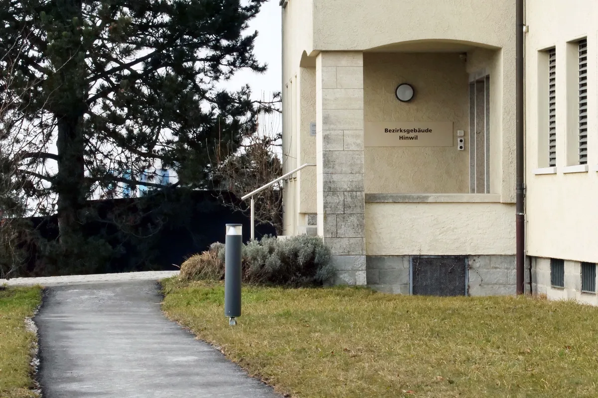 29129649-5 In Zusammenhang mit dem Geburtshaus Bäretswil ist am Bezirksgericht Hinwil ein Fall hängig.