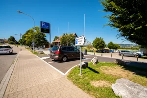 29161456-13 Das neue Fussgängerleitsystem zum Juckerhof und der neue Parkplatz.
27.7.2020