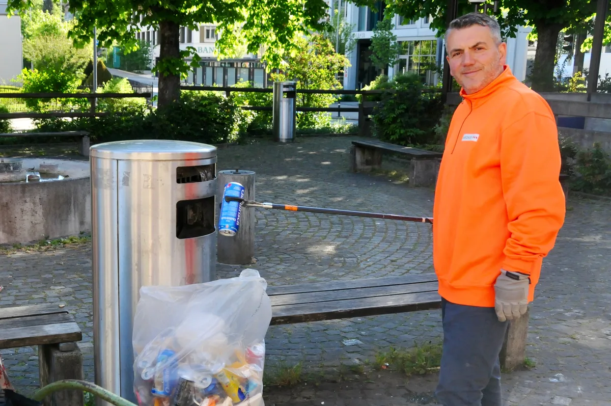 Allein auf diesem Platz konnte Mehmet Islami an diesem Morgen fast einen Müllsack füllen.