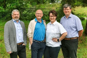 31062450-4 Vorstand des Vereins «Pro GZO Spital Wetzikon»: v.l.n.r. Peter Leu (Kassier), Rolf Knie (Co-Präsident), Dr. med. Chantal Breitenstein (Vize-Präsidentin), Paul Metzger (Co-Präsident und Aktuar)