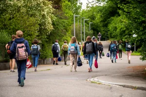 24885712-4 Erster Schultag nach Lockdown: Kantischüler auf dem Weg in die KZO.
8.6.2020