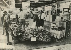 30228877-3 So präsentierte sich ein Wetziker Comestibles-Laden im Jahr 1973 an der ZOM.