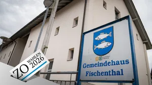 Zehn Kandidaten wollen in den Gemeinderat von Fischenthal - und damit ins Sitzungszimmer im Gemeindehaus. Zehn Kandidaten wollen in den Gemeinderat von Fischenthal - und damit ins Sitzungszimmer im Gemeindehaus.