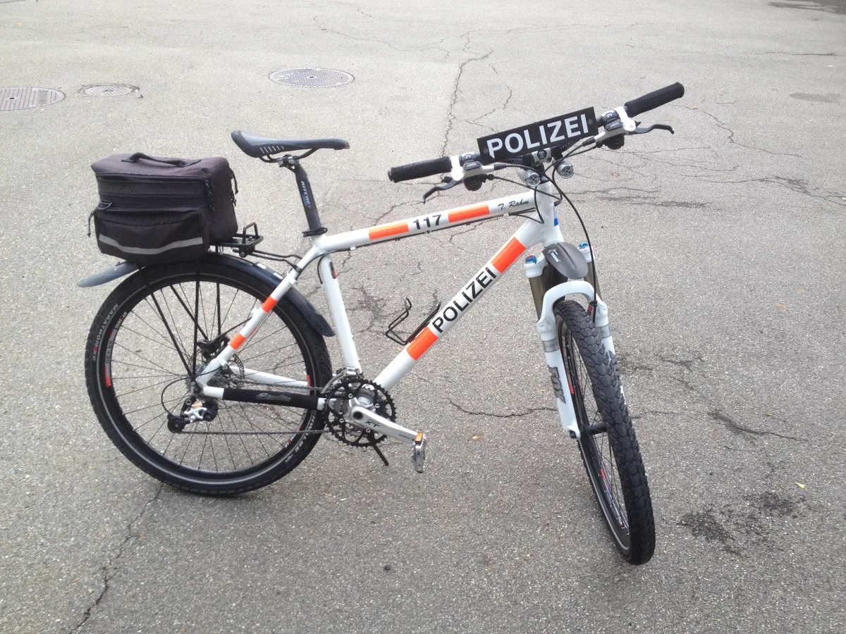 Die Wetziker Polizei ist auch auf dem Velo unterwegs.
