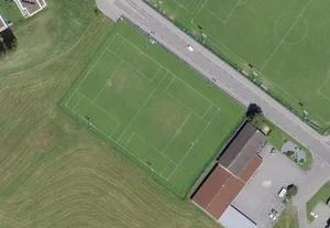 30984297-9 Fussballplatz wird zum Verkauf ausgeschrieben