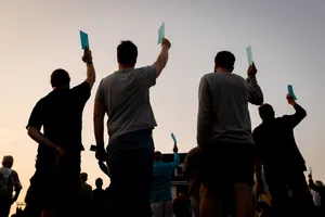 Openair Gemeindeversammlung auf dem Gemeindehausplatz in Hinwil als "Landsgemeinde" Openair Gemeindeversammlung auf dem Gemeindehausplatz in Hinwil als "Landsgemeinde"