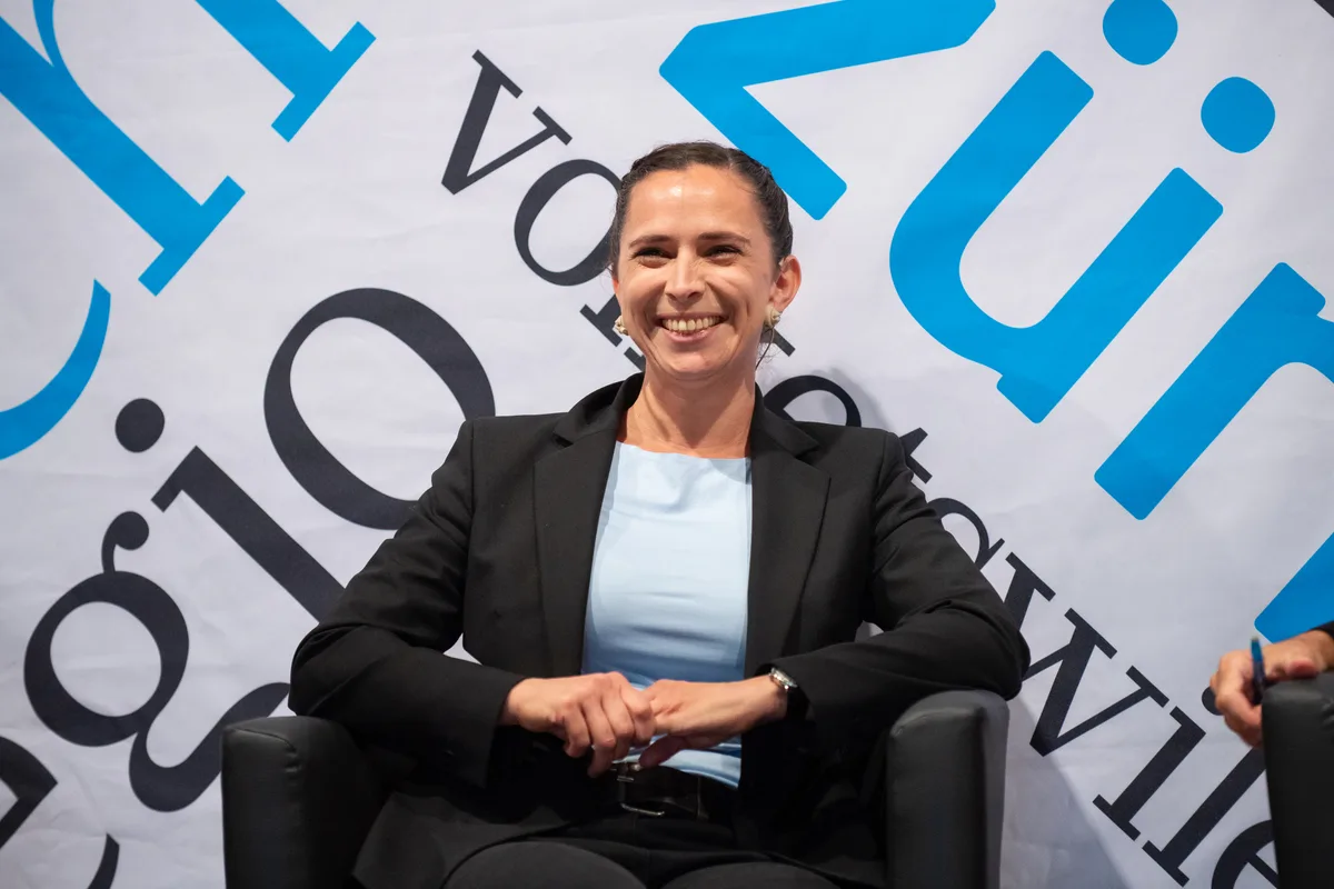 Podium, vlnr: 
Andreas Egli, Donato Scognamiglio, Raffaela Fehr,  Moderator Stephan Klapproth, Rosmarie Quadranti-Stahel, Walter Angst