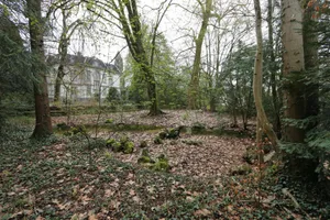 Blick in die Parkanlage mit der Villa Weber im Hintergrund. Blick in die Parkanlage mit der Villa Weber im Hintergrund.