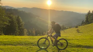 Mountainbiker sind gerne im Zürcher Oberland unterwegs. Doch die Infrastruktur ist noch nicht gut ausgebaut – es kommt immer wieder zu Konflikten. Mountainbiker sind gerne im Zürcher Oberland unterwegs. Doch die Infrastruktur ist noch nicht gut ausgebaut – es kommt immer wieder zu Konflikten.