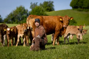 Landwirt Lukas Faust auf seinem Betrieb wo er Mutterkuhhaltung betreibt. Landwirt Lukas Faust auf seinem Betrieb wo er Mutterkuhhaltung betreibt.