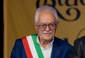 Bürgermeister Nicola Parretta muss sich mit gegen Mafiavorwürfe verteidigen. Bürgermeister Nicola Parretta muss sich mit gegen Mafiavorwürfe verteidigen.