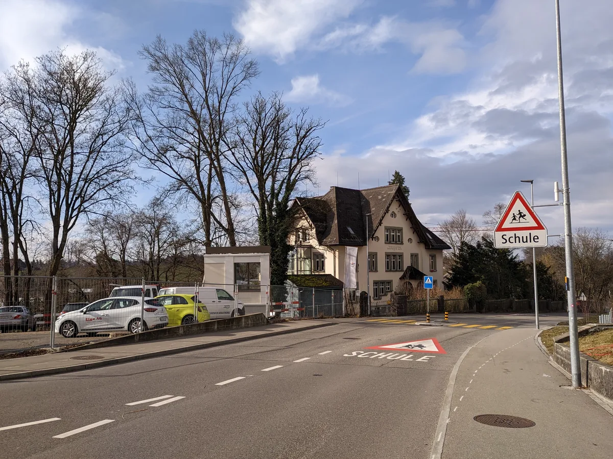 Hier ist ab dem 26. Februar kein Durchkommen mehr. Die Usterstrasse bleibt bis im Oktober gesperrt. Hier ist ab dem 26. Februar kein Durchkommen mehr. Die Usterstrasse bleibt bis im Oktober gesperrt.