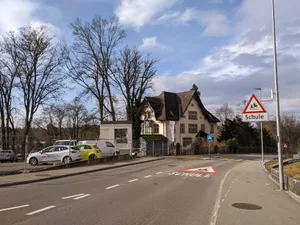 Hier ist ab dem 26. Februar kein Durchkommen mehr. Die Usterstrasse bleibt bis im Oktober gesperrt. Hier ist ab dem 26. Februar kein Durchkommen mehr. Die Usterstrasse bleibt bis im Oktober gesperrt.