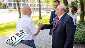 29276237-1 Im Mai 2022 musste Henry Vettiger (links) Pascal Bassu zum Wahlsieg gratulieren. Nun kommt es erneut zum Duell der beiden.