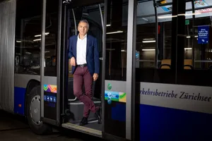 21917216-1 Werner Trachsel, CEO VZO, portraitiert im Busdepot Grüningen.