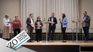 Die Kandidatinnen und Kandidaten für den Stadtrat stellen sich den Fragen der Moderation (von links): Marie-Therese Büsser, Christine Walter Walder, Michael Kaspar, Bettina Schnider, Stefan Lenz, Sandra Elliscasis und Bruno Bertschinger. Die Kandidatinnen und Kandidaten für den Stadtrat stellen sich den Fragen der Moderation (von links): Marie-Therese Büsser, Christine Walter Walder, Michael Kaspar, Bettina Schnider, Stefan Lenz, Sandra Elliscasis und Bruno Bertschinger.