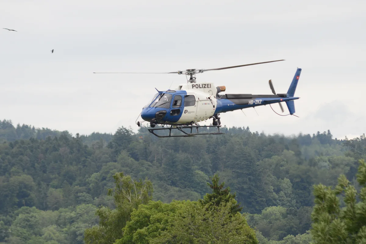 Polizei Helikopter im anflug Polizei Helikopter im anflug