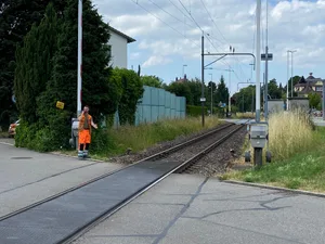 An diesem Bahnübergang in Pfäffikon bliebt heute ein Auto stecken. An diesem Bahnübergang in Pfäffikon bliebt heute ein Auto stecken.