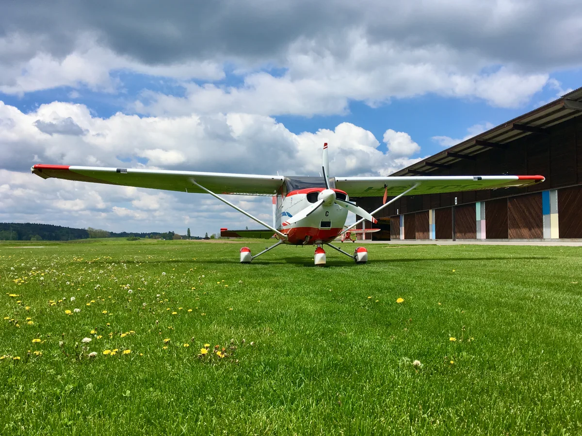 12584612-1 Impressionen von Flugzeugen der Flugsportgruppe Zürcher Oberland.