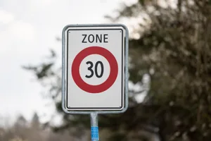 22796694-2 30er Zone in Fehraltorf
