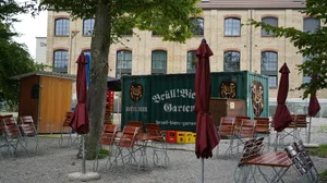10051328-3 Brülls Pop-Up im August 2021. Jetzt wurde die Zwischenlösung am Pfäffiker Seequai bis Oktober 2023 verlängert.