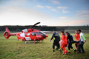 Die Rega brachte den verletzten ins Spital. Die Rega brachte den verletzten ins Spital.