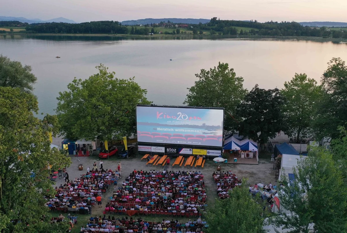31113911-21 Das Kino Open am Pfäffikersee bietet einen besonderen Ausblick beim Filmeschauen.