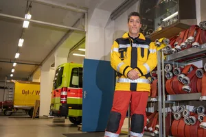 27393765-1 Michael Kuhn stand beim Brand auf dem Flugplatz Speck in Fehraltorf im Einsatz. Er erinnert sich dabei auch an emotionale Momente.