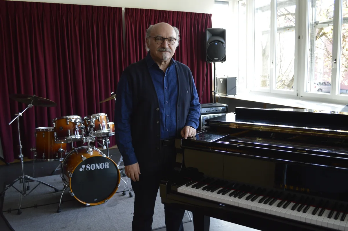 David Haladjian ist Dirigent und leitet den Chor schon über 30 Jahre.